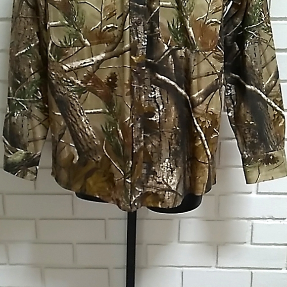 Cabela's Realtree Camo Button Down Shirt. Size Medium NWT - Picture 3 of 11